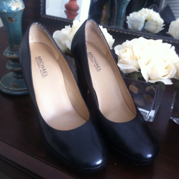 Michael Kors Black Pumps