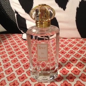 Live in Love perfume by Oscar de la Renta New