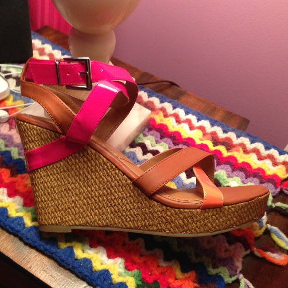 🚫 Hold 4 @holytelitosarah 🚫Size 10 wedge sandals