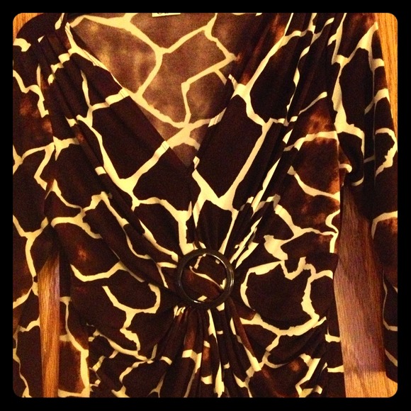 Fun print shirt with cinched waist