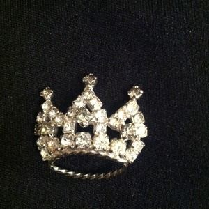 Silver crown pin