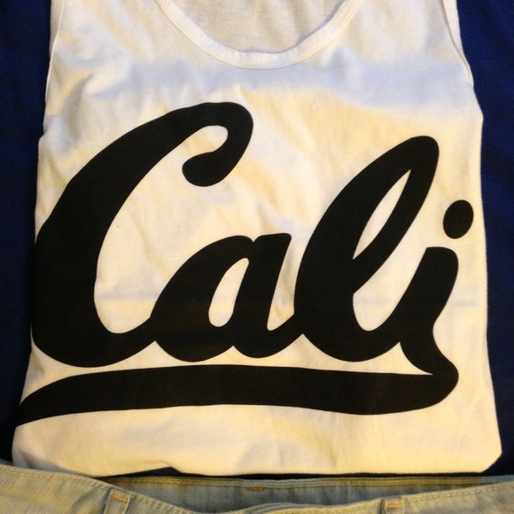 💢SOLDinBUNDLE💢CALI tank top. - Picture 2 of 2