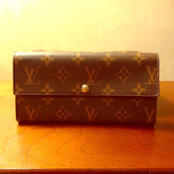 Beautiful Mirror Louis Vuitton Wallet