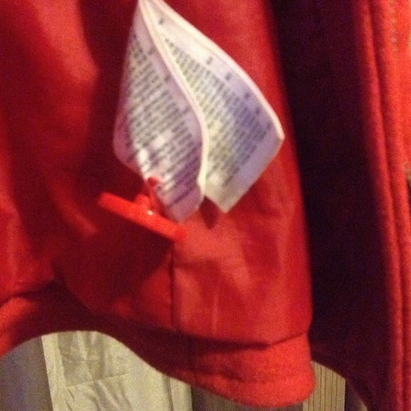 Red jacket - Picture 3 of 3