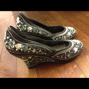 Gorgeous embroidered wedges