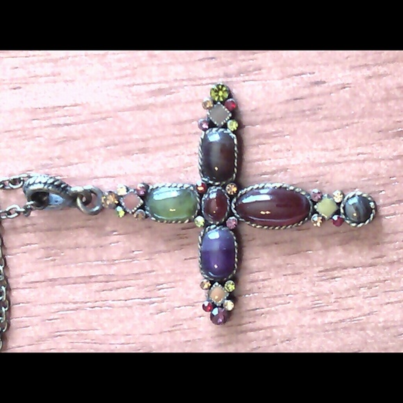 Stunning jeweled cross earring and necklace set - Picture 1 of 4