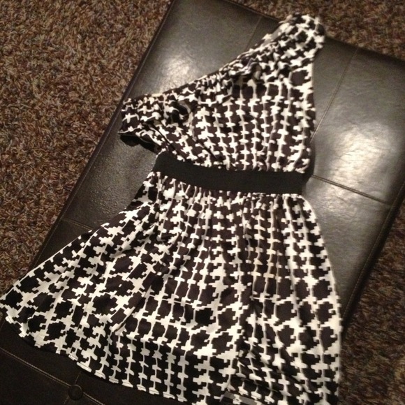 💢💢Bundle💢sold💢💢dress and diamond ring.