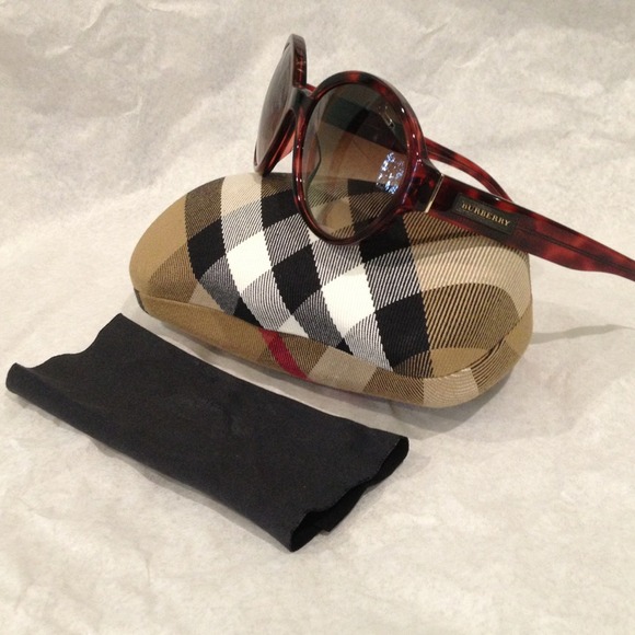 Authentic Burberry sunglasses main image 4