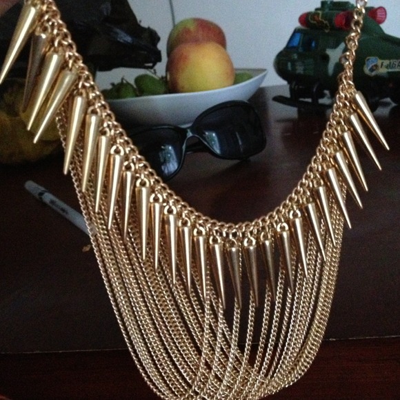 Spike/chain gold color necklace and earring set - Picture 1 of 2
