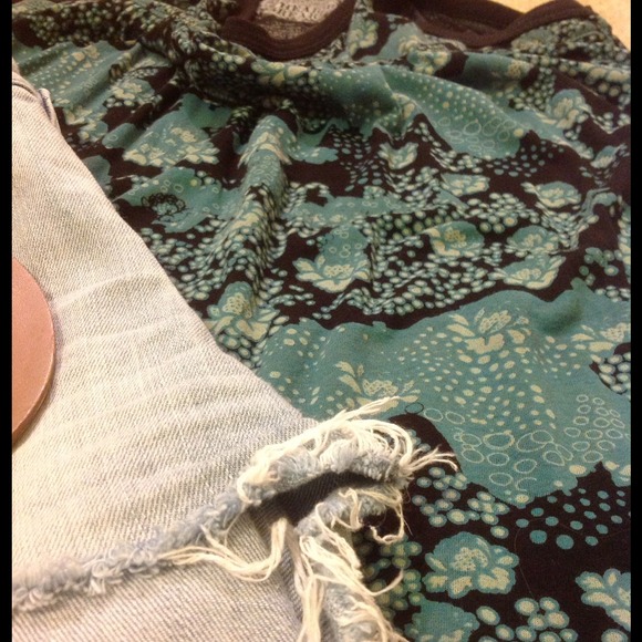 ❌SOLD IN BUNDLE❌Urban Outfitters Tank