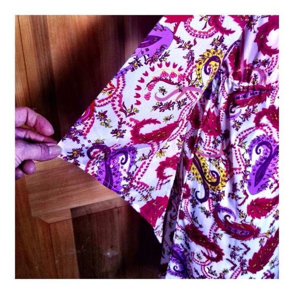 "Murval Paris" pink paisley sequined tunic. - Picture 2 of 4
