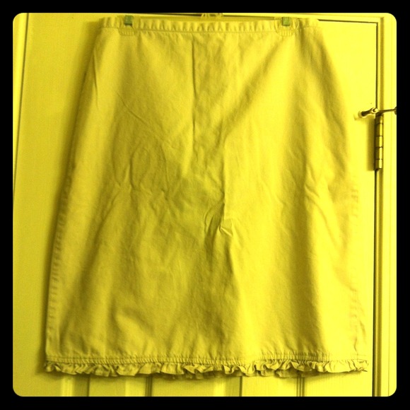 SOLD IN BUNDLE Old Navy Khaki Skirt! - Picture 1 of 1