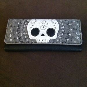 Super cute skull wallet!!
