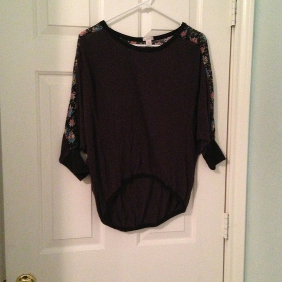 ❌Traded❌Medium flowy floral shirt