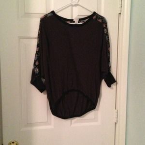 ❌Traded❌Medium flowy floral shirt