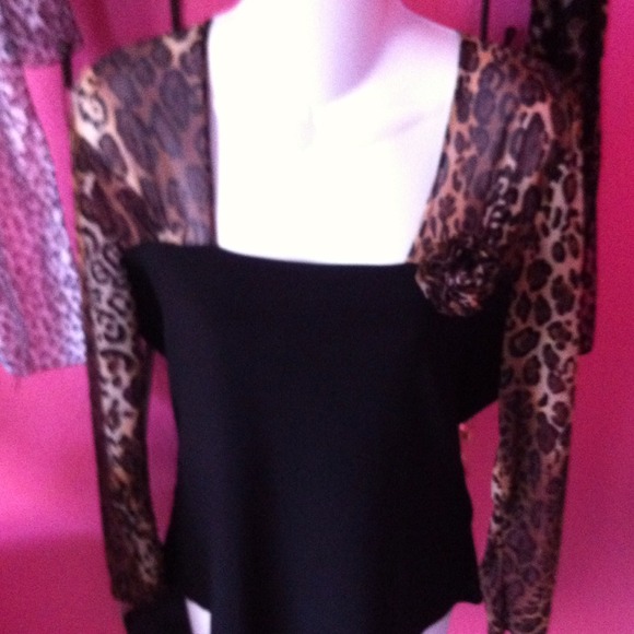 @pamela77 Black and leopard top.