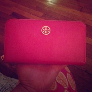 Tory burch wallet