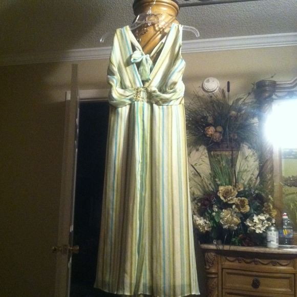 Dress - Picture 2 of 3