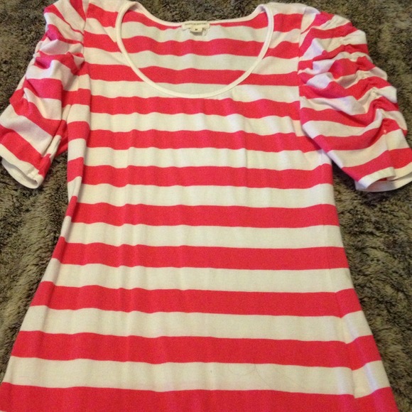 ❤Hold❤Pink n white stripped top