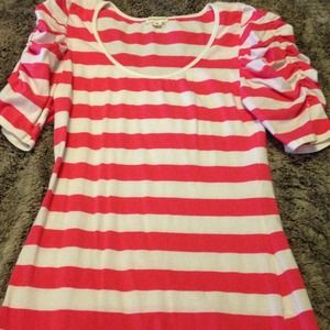 ❤Hold❤Pink n white stripped top