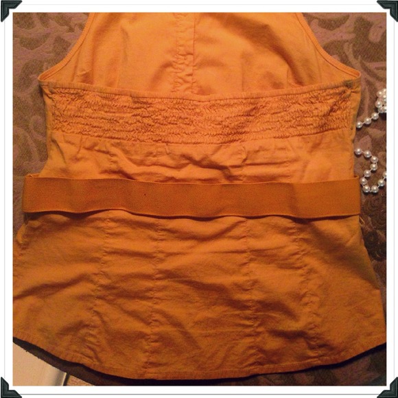 👚Mustard Ruffle Halter Top - Picture 2 of 4