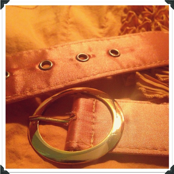 👚Mustard Ruffle Halter Top - Picture 4 of 4