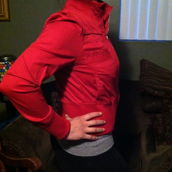 Red jacket - Picture 2 of 3