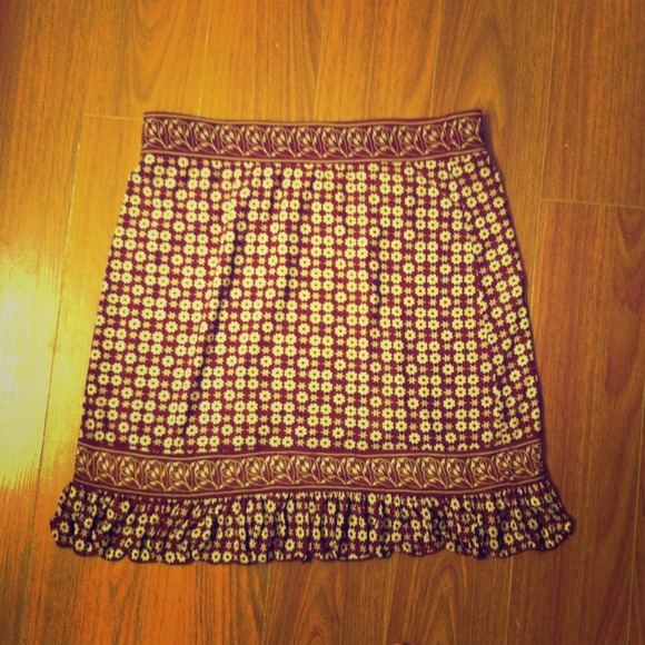 SOLD IN BUNDLE Red and Ivory Skirt! - Picture 1 of 3