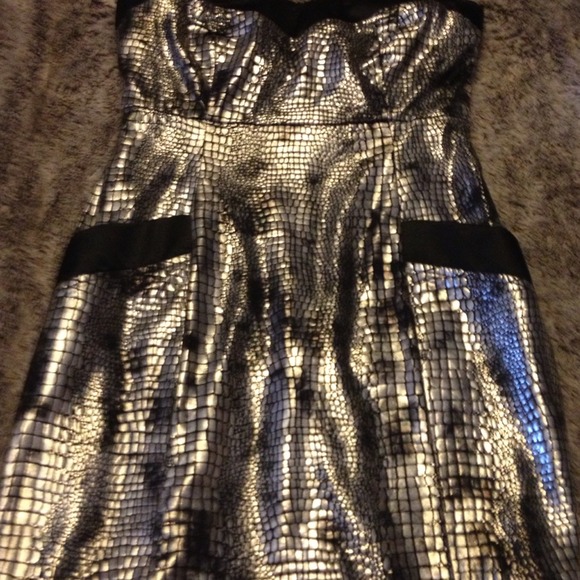 ❤Sold❤New Silver snake skin pattern strapless