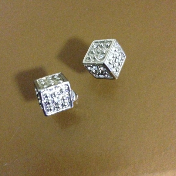 *** SOLD*** Cute Sparkly Studded Earrings
