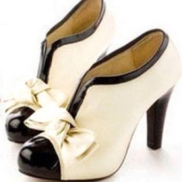 Black and cream bow booties