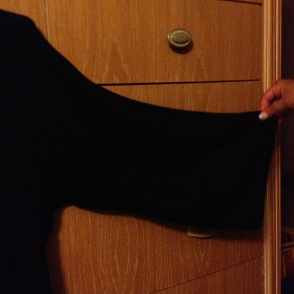 Black v neck sweater - Picture 2 of 3