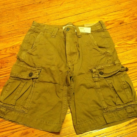 SOLD IN BUNDLE Men's AE cargo shorts