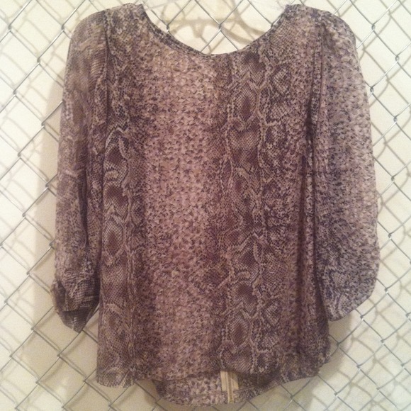 Tops - KEEPING High low snake print blouse