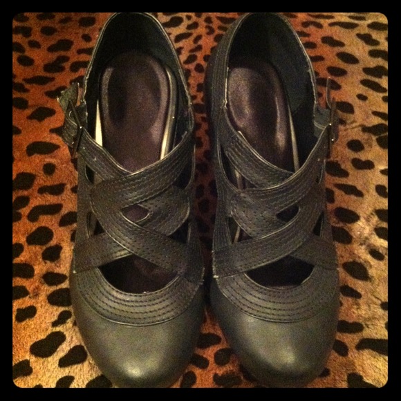 Cloud Walkers Shoes - 🎀Bundled🎀Vintage Black Criss Cross