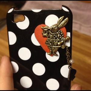 Alice In Wonderland iPhone 4/4S case with charm!