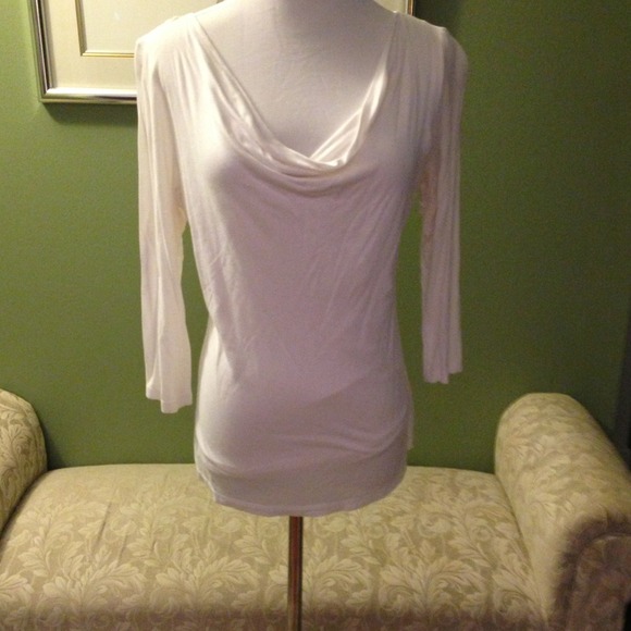 📍SOLD IN A BUNDLE📍White 3/4 length sleeve top
