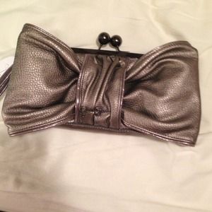 Reserved 🔻Trendy Jessica Simpson bow clutch