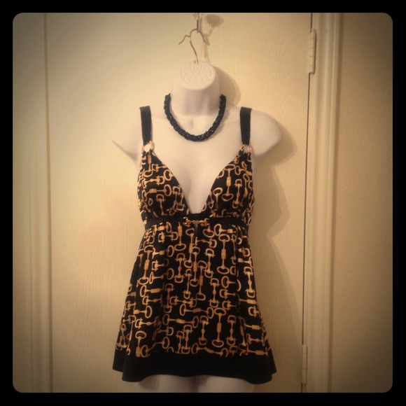 🎉Reduced Again!! Amazing bebe top!