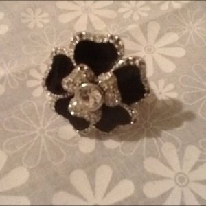 Lia Sophia Dahlia ring Size 7