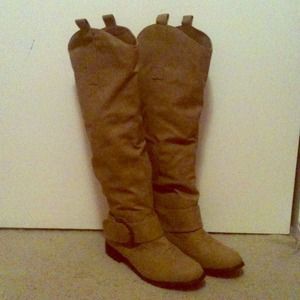 Adorable Tan boots!