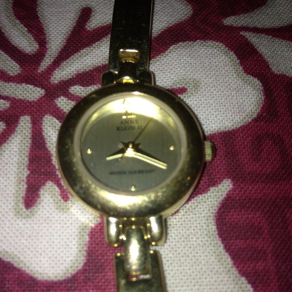 Watch - Picture 2 of 3