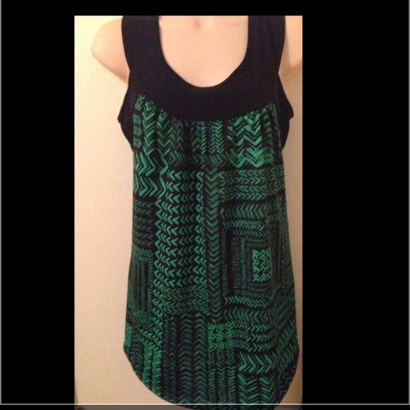 Green cut top✨