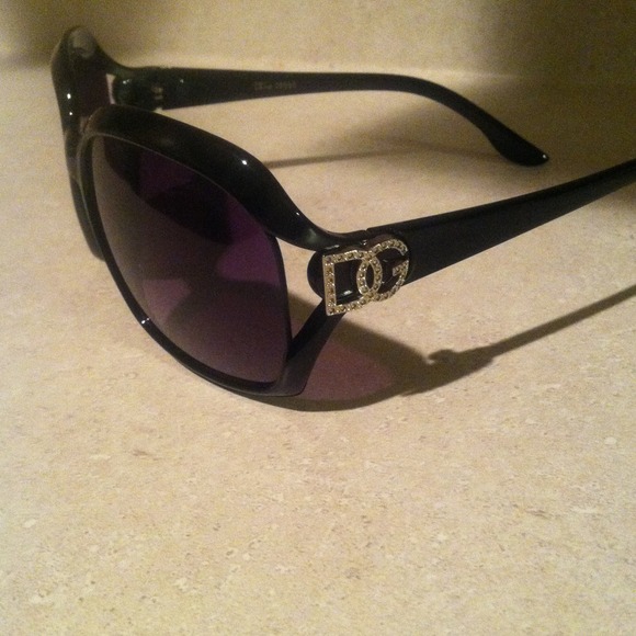 Great glasses but, the side broke :(