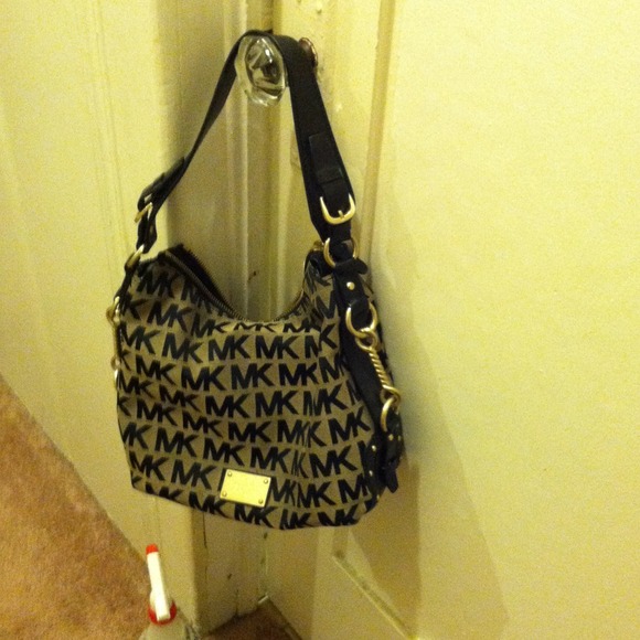 Authentic Michael kors medium size purse