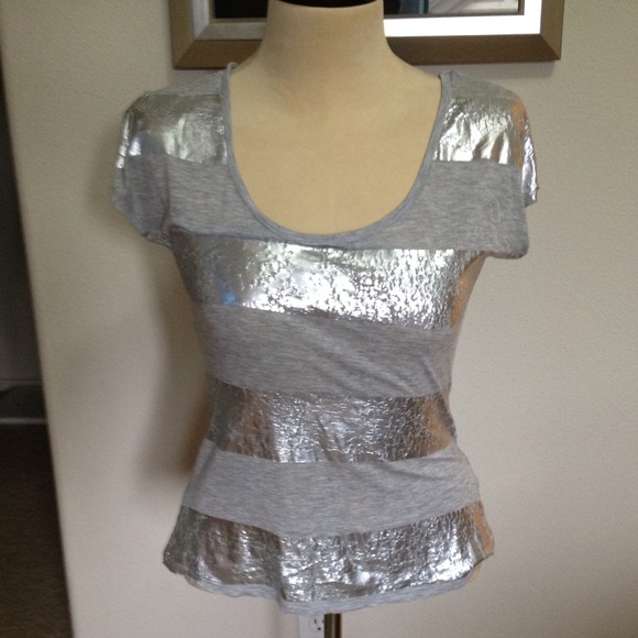 💋SOLD💋Low cut silver striped top