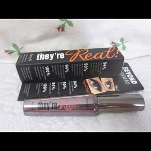 Benefit they're real! Mascara - brand new in box