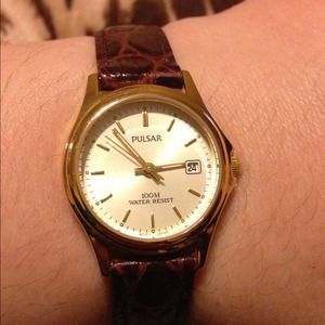 PULSAR GOLDTONE WATCH W/BROWN CROC LEATHER STRAP