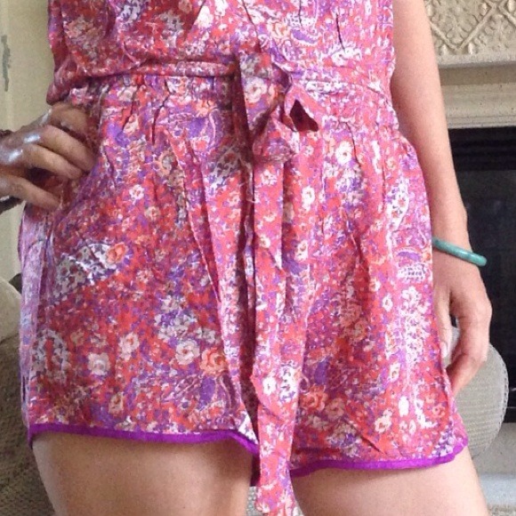 🎉RESERVED🎉Adorable & comfy spring romper. 1 LEFT - Picture 2 of 4