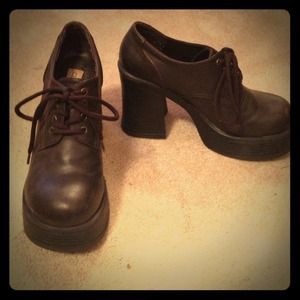 Brown 60's- 70's style boots. Size 8.5